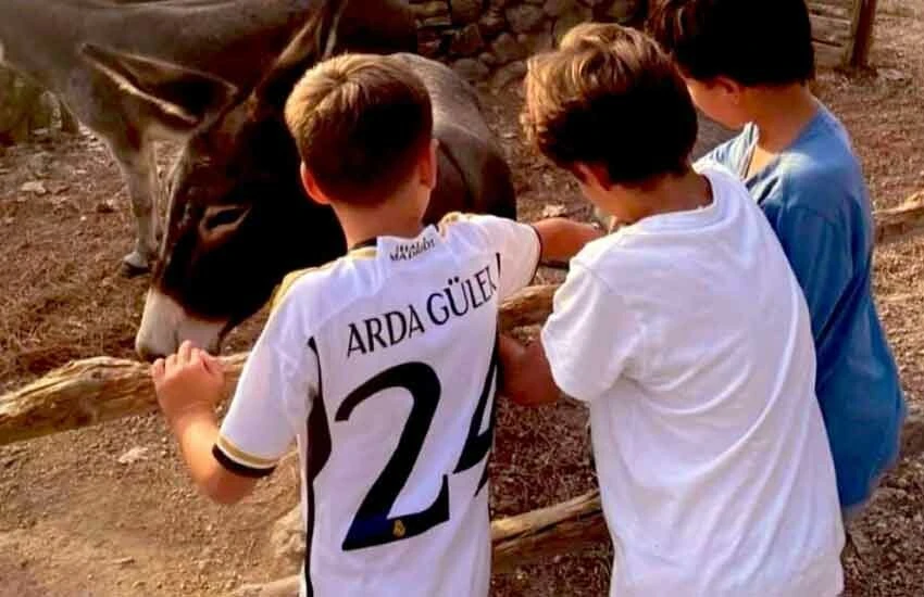 Dünyaca ünlü hocanın torunu Arda Güler forması giydi