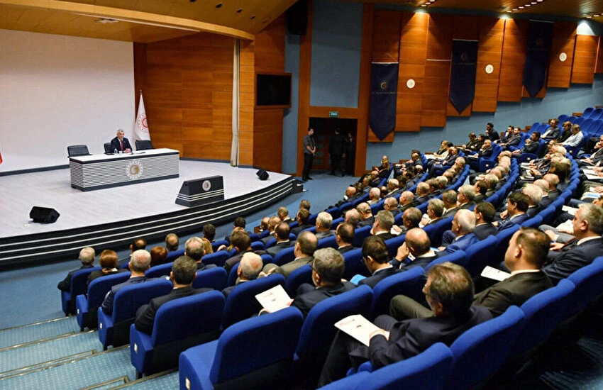 Bakan Bolat'tan ticaret il müdürleri ile kritik görüşme: Fahiş fiyat ve stokçuluğa neşter vuruluyor