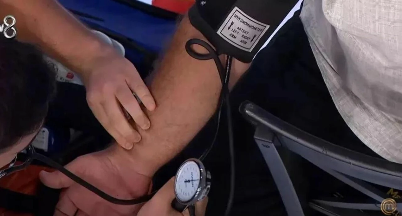 MasterChef yarışmacılarının yemeğini yiyen Mehmet Şef fenalaştı!