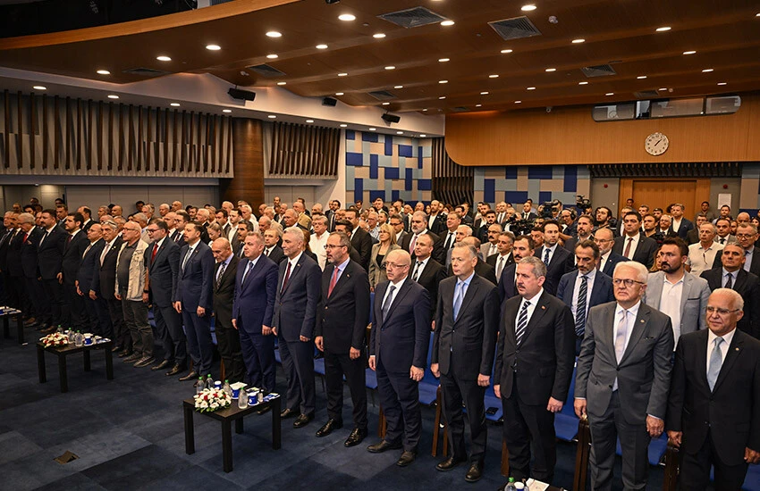 Bakan Bolat, 'felaket senaryolarına' veryansın etti: Kriz edebiyatını ciddiye almayın