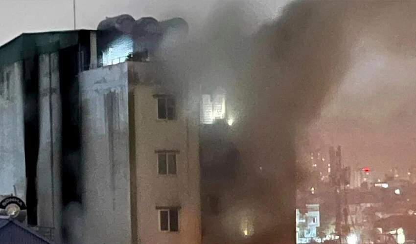 Alevler binayı kuşattı Vietnam'da yangından kaçamayan onlarca kişi öldü