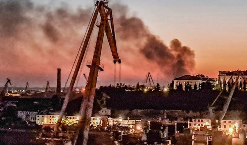 Ukrayna Kırım'ı hedef aldı: Sivastopol'da tersaneye ve Rus askeri gemilerine saldırı
