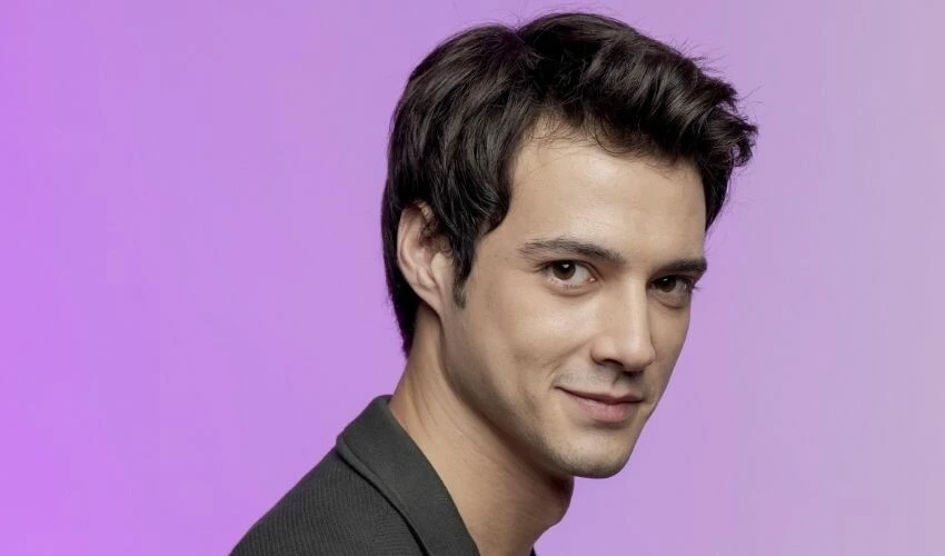 Özgü Namal ve Özcan Deniz'li Kızıl Goncalar'a Mucize Doktor'un oyuncusu katıldı