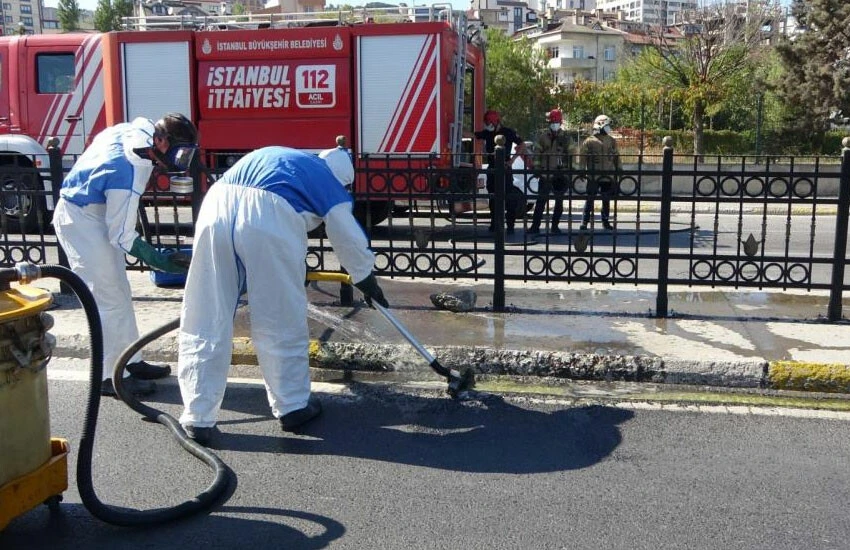 Pendik'te alarm! Kimyasal dolu varil patladı, yol trafiğe kapatıldı