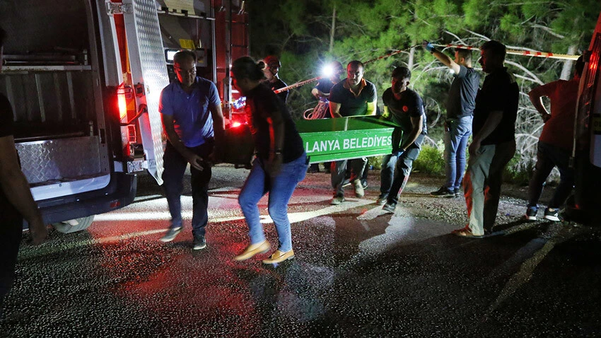 Alanya'da kan donduran olay! Kaza ihbarına giden polisler donup kaldı
