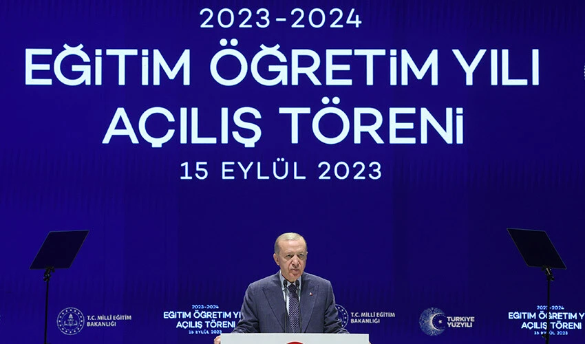 Son dakika haberi: Cumhurbaşkanı Erdoğan'dan öğretmenlere müjde! Ek ders ücretlerine yüzde 25 oranında artış