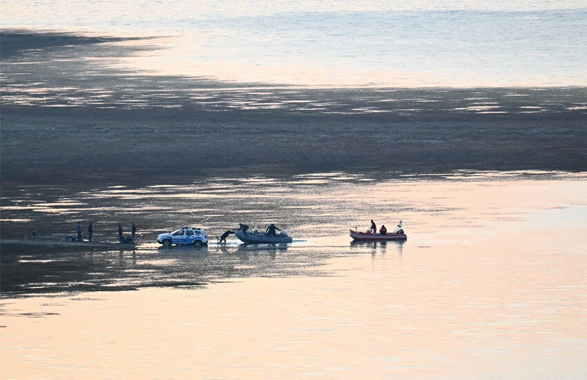 İzmir'de orman yangınına müdahale eden <a href=