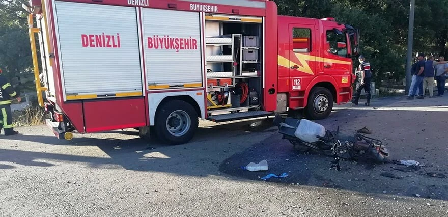 Motosiklet ile çarpışan otomobil mezarlığa uçtu: 2 ölü, 1 yaralı