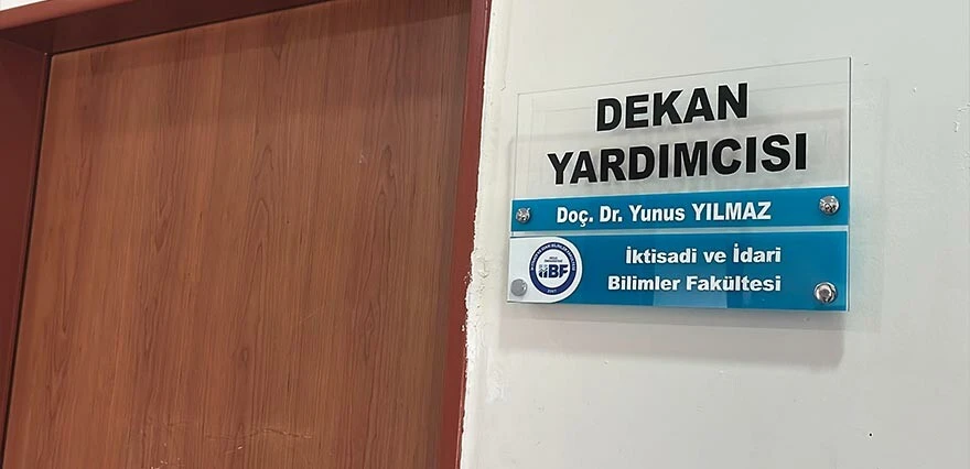 Dicle Üniversitesi'nde hareketli saatler! Kız öğrenci dekan yardımcısını makam odasında bıçakladı
