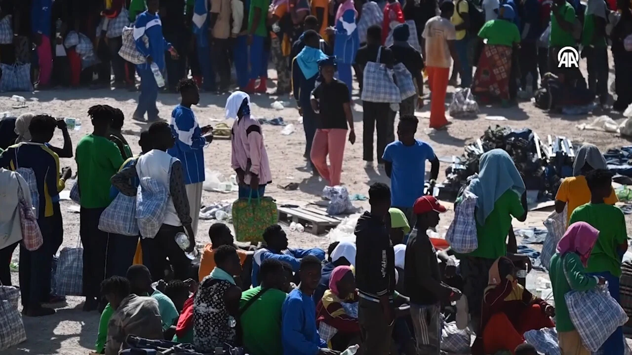 İtalya'nın Lampedusa Adası'na mülteci akınında AB'den destek güvencesi