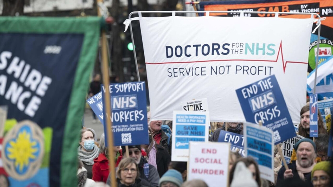 İngiltere&#039;de uzman doktorlar 2 günlük grev başlattı