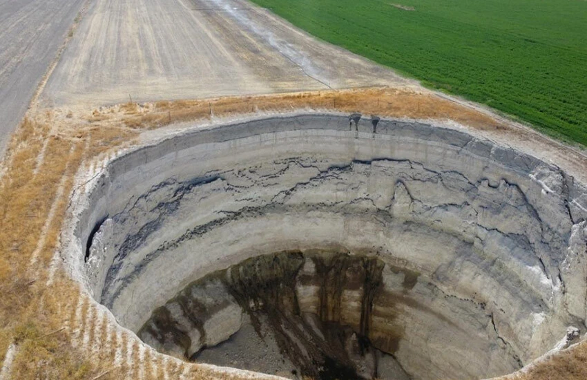 Dev çöküntüleri inceleyen uzman uyardı.. "Bir gün bizi de yutacak"