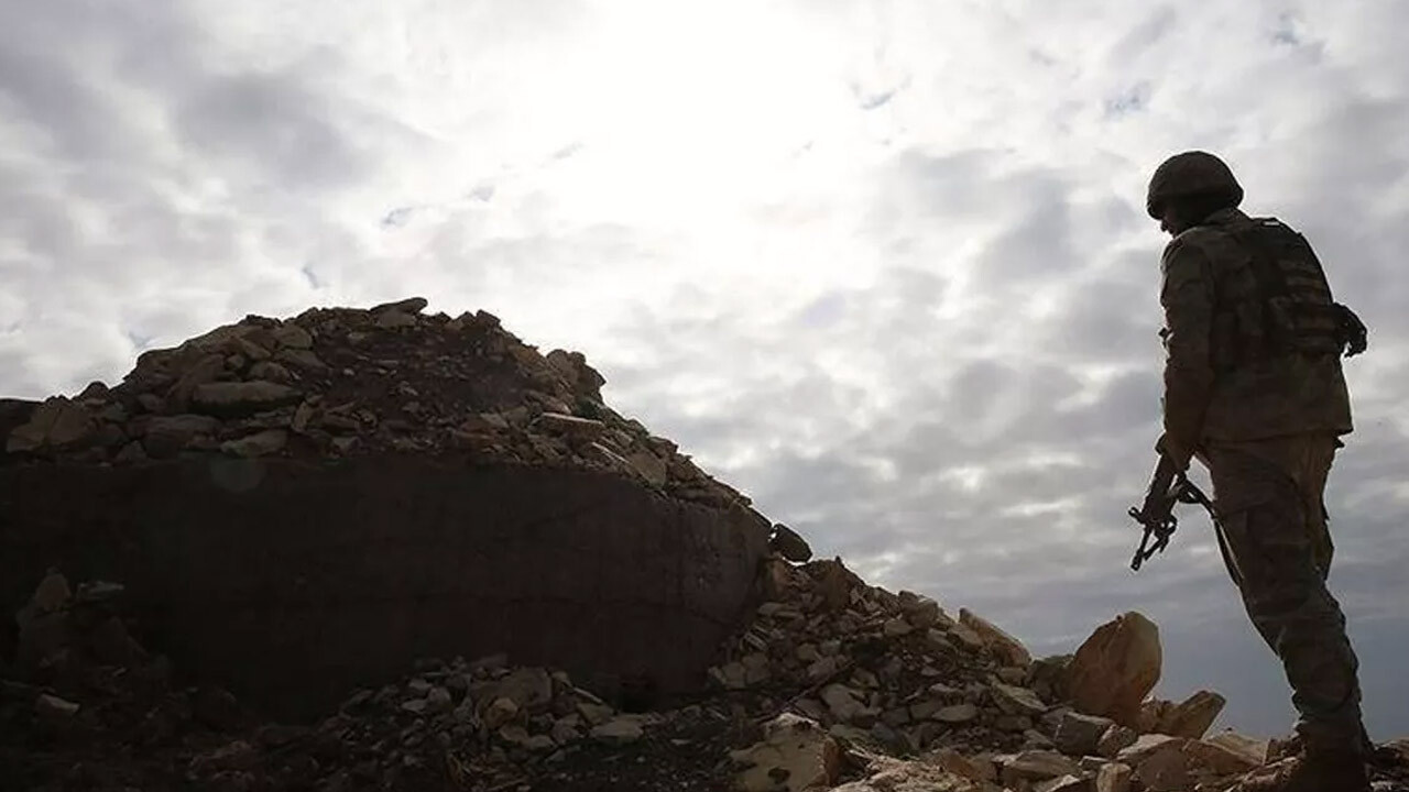 PKK’da kopuş sürüyor! Hakkari’de ikna edilen terörist teslim oldu