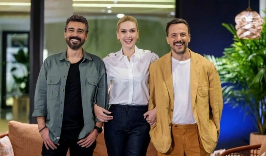 Bergüzar Korel'li Düğüm dizisinden ilk kare geldi! Başrol oyuncuları buluştu