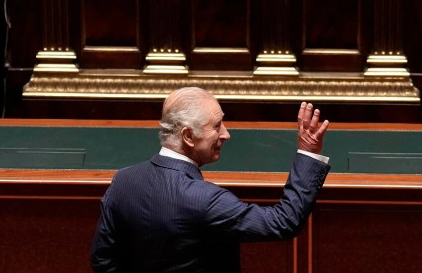 Kral Charles'in şişmiş parmakları gündem oldu! İngiliz medyası doktorlara sordu 