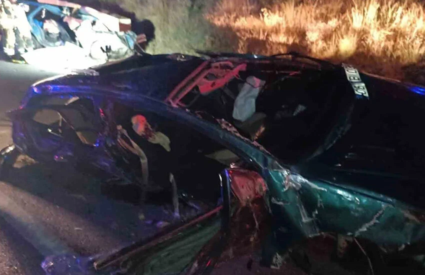 Feci kazada iki araç hurdaya döndü: 2 ölü, 6 yaralı