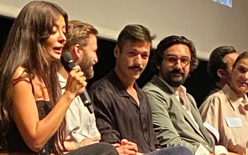 Düğün tarihleri belli olmuştu! Alina Boz müstakbel eşinin film galasına katıldı…