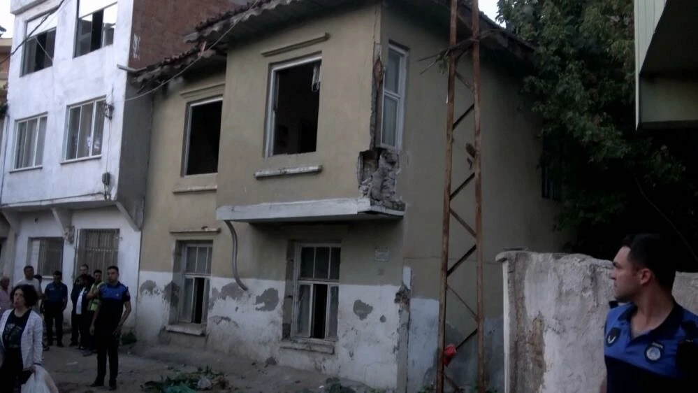 Belediye başkan adayının evinden 15 kamyon çöp çıktı ekipler de şoke oldu