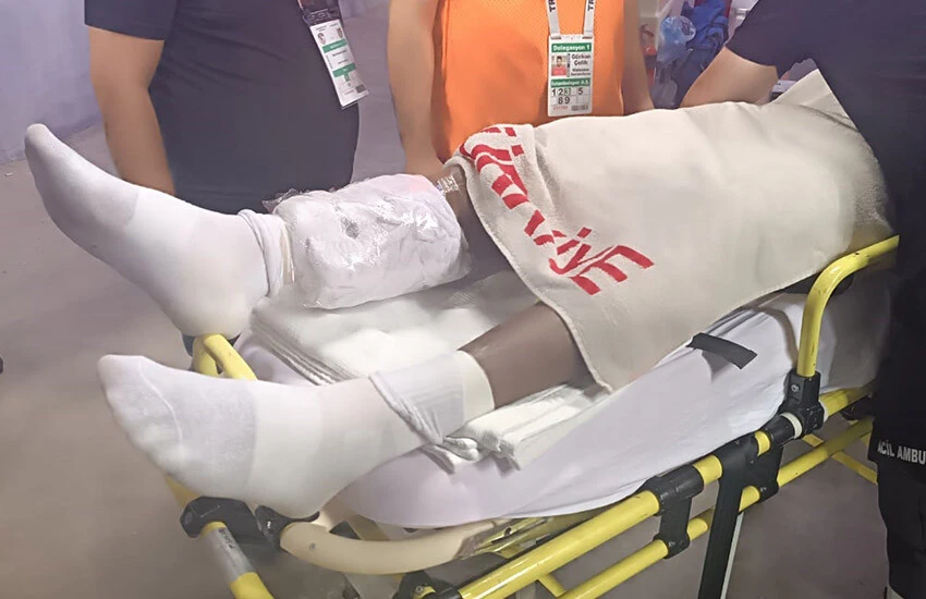 İstanbulspor’da sakatlık şoku! Simon Deli’nin ayağında kırık şüphesi