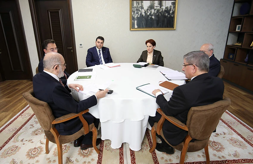 Meral Akşener 6'lı masaya döndüğü için pişman olmadığını söyledi.