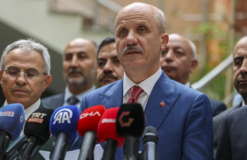 Yükseköğretim Kurulu Başkanı Erol Özvar, 4 ildeki üniversitelerde uzaktan eğitim yapılabileceğini açıkladı.