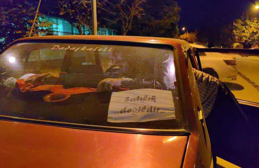 Tofaş model arabasını satmayan istemeyen Mutlu, ne yapacağını şaşırdı.