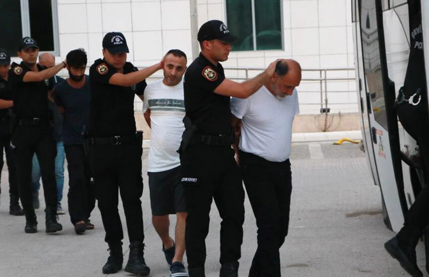 Şirinler operasyonunda esnafı haraca bağlayan çete çökertildi.