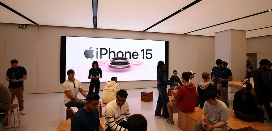 Her şey iPhone 15 için... Bedava dağıtıyorlarmış gibi resmen birbirlerini ezdiler!