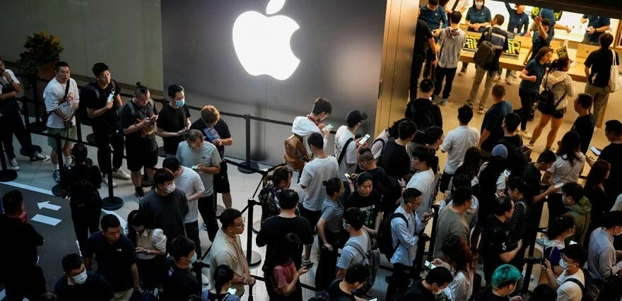 Her şey iPhone 15 için... Bedava dağıtıyorlarmış gibi resmen birbirlerini ezdiler!