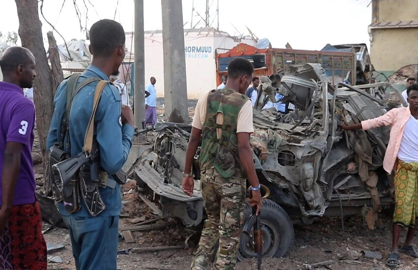 Somali'de terör dehşeti: Bombalı saldırıda en az 10 kişi öldü, çok sayıda yaralı var