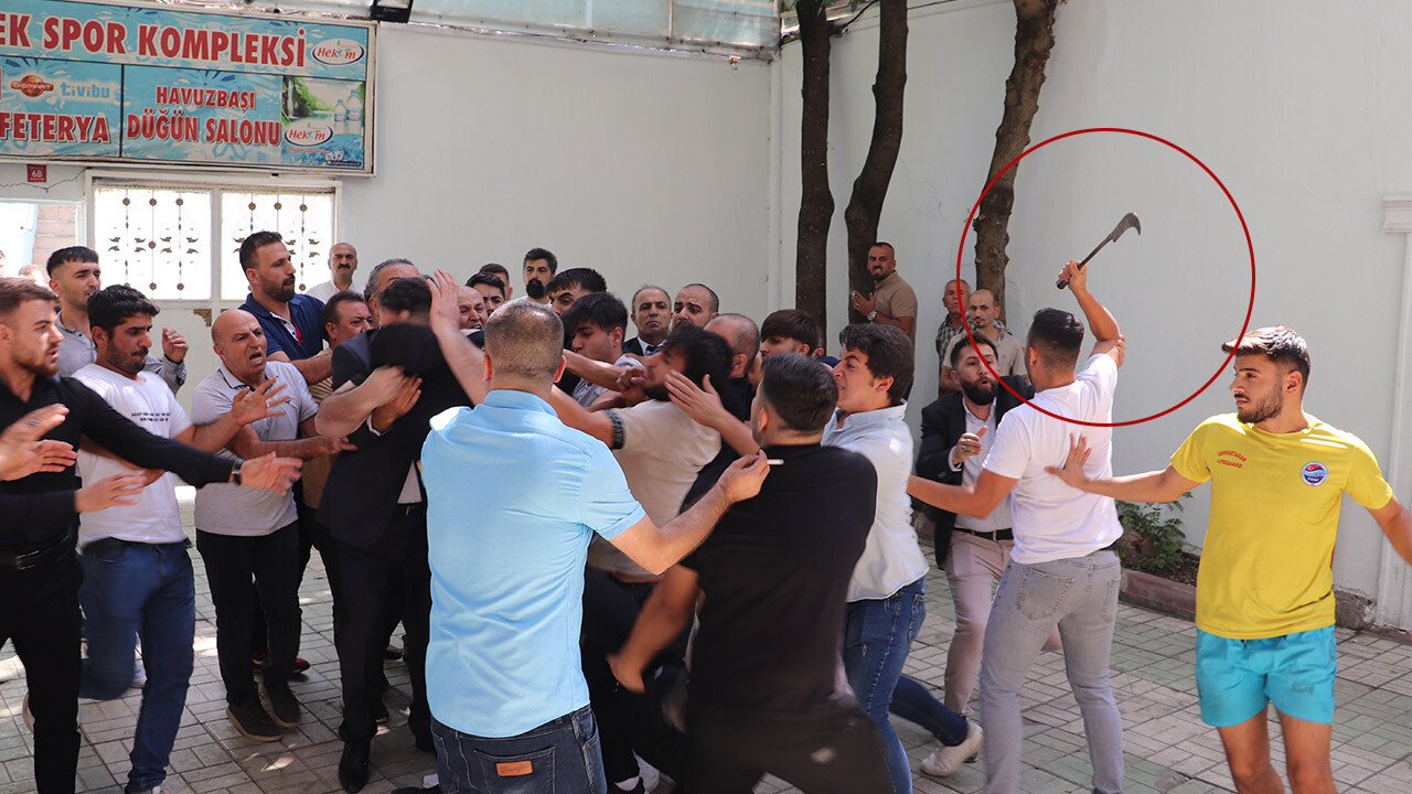 CHP&#039;de oraklı kavga! Kongrede bir anda tansiyon yükseldi, ortalık savaş alanına döndü