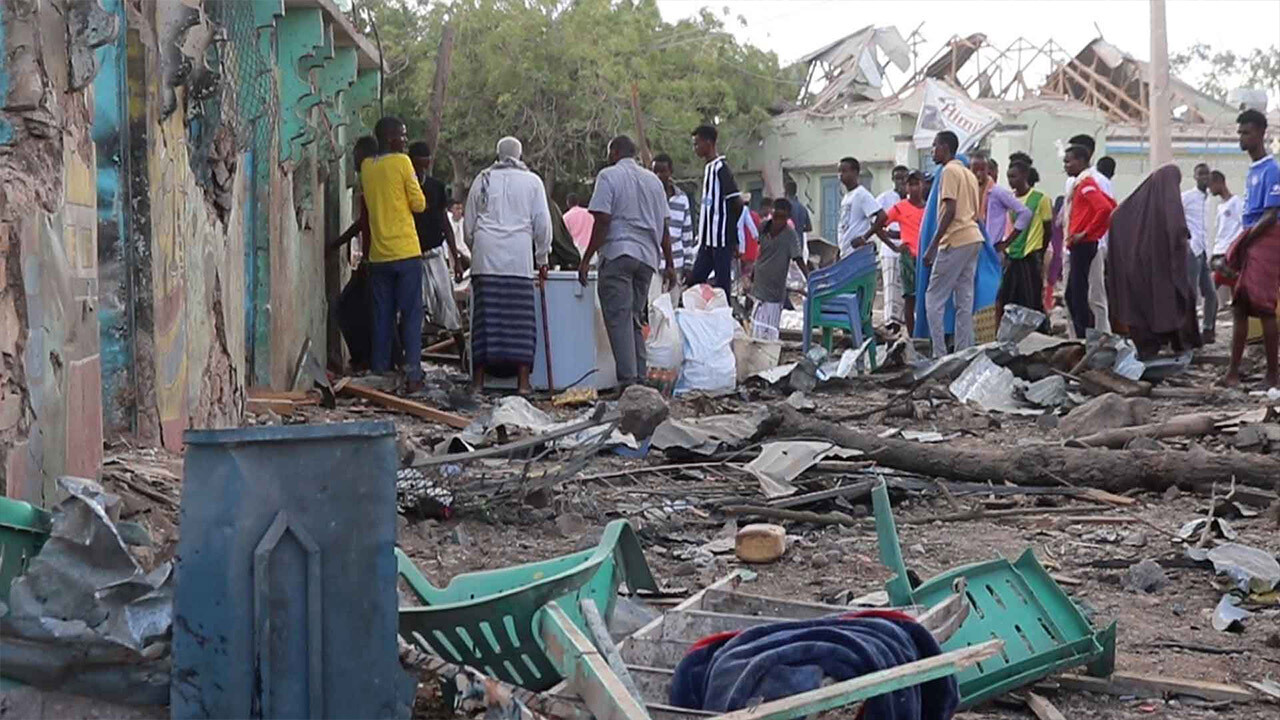 Somali&#039;de terör dehşeti: Bombalı saldırıda en az 10 kişi öldü, çok sayıda yaralı var