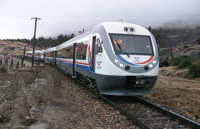 Bakan Uraloğlu'dan önemli açıklama: Hızlı tren hizmeti alan il sayısı 52'ye çıkacak