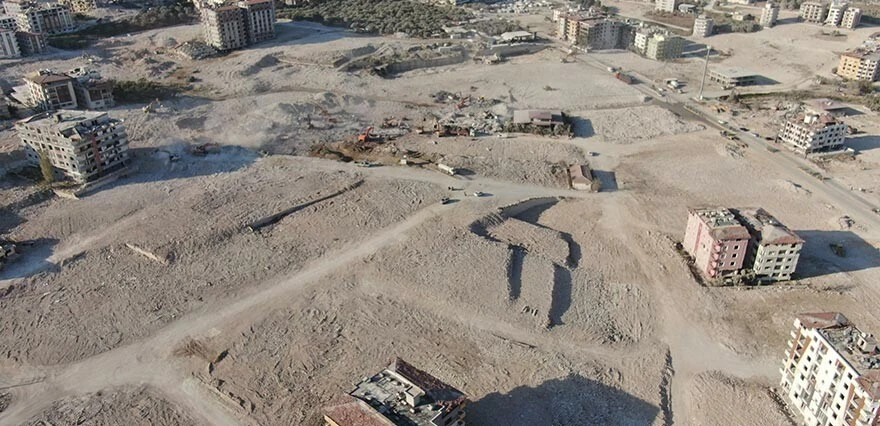 Hatay tanınamaz halde! Enkazların yüzde 72'si kaldırıldı, boş arazilerde vatandaş yolunu bulamadı