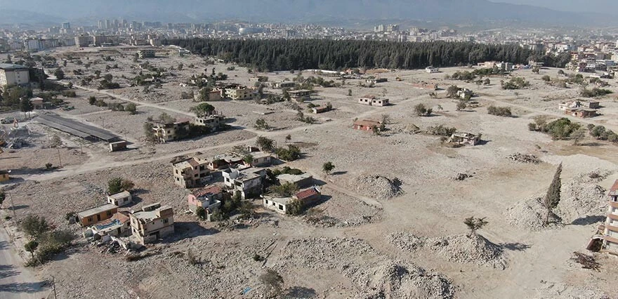 Hatay tanınamaz halde! Enkazların yüzde 72'si kaldırıldı, boş arazilerde vatandaş yolunu bulamadı