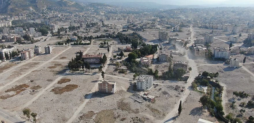 Hatay tanınamaz halde! Enkazların yüzde 72'si kaldırıldı, boş arazilerde vatandaş yolunu bulamadı