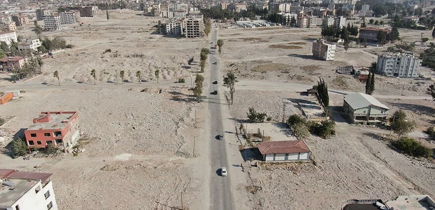 Hatay tanınamaz halde! Enkazların yüzde 72'si kaldırıldı, boş arazilerde vatandaş yolunu bulamadı