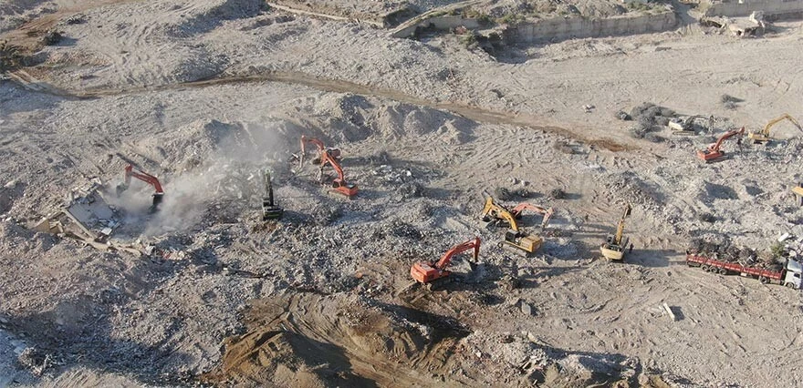 Hatay tanınamaz halde! Enkazların yüzde 72'si kaldırıldı, boş arazilerde vatandaş yolunu bulamadı