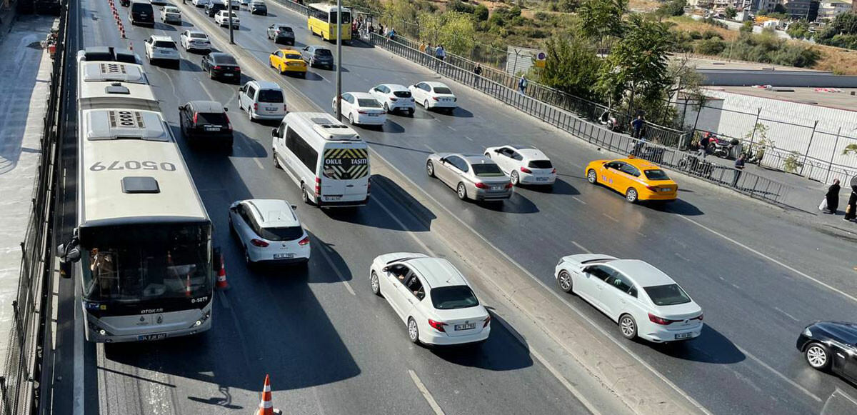 Metrobüsteki bakım trafiği vurdu