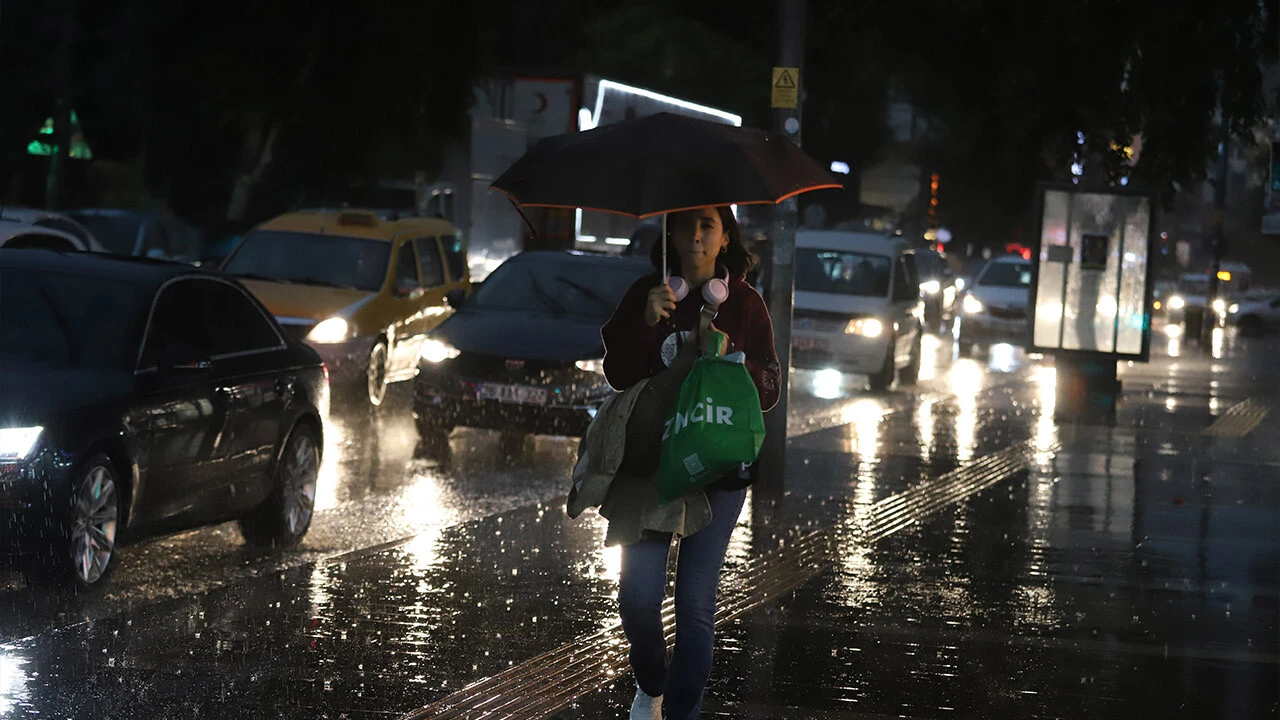 Meteoroloji 3 bölgeyi uyardı! Kuvvetli geliyor... Hem fırtına hem sağanak (26 Eylül il il hava durumu)