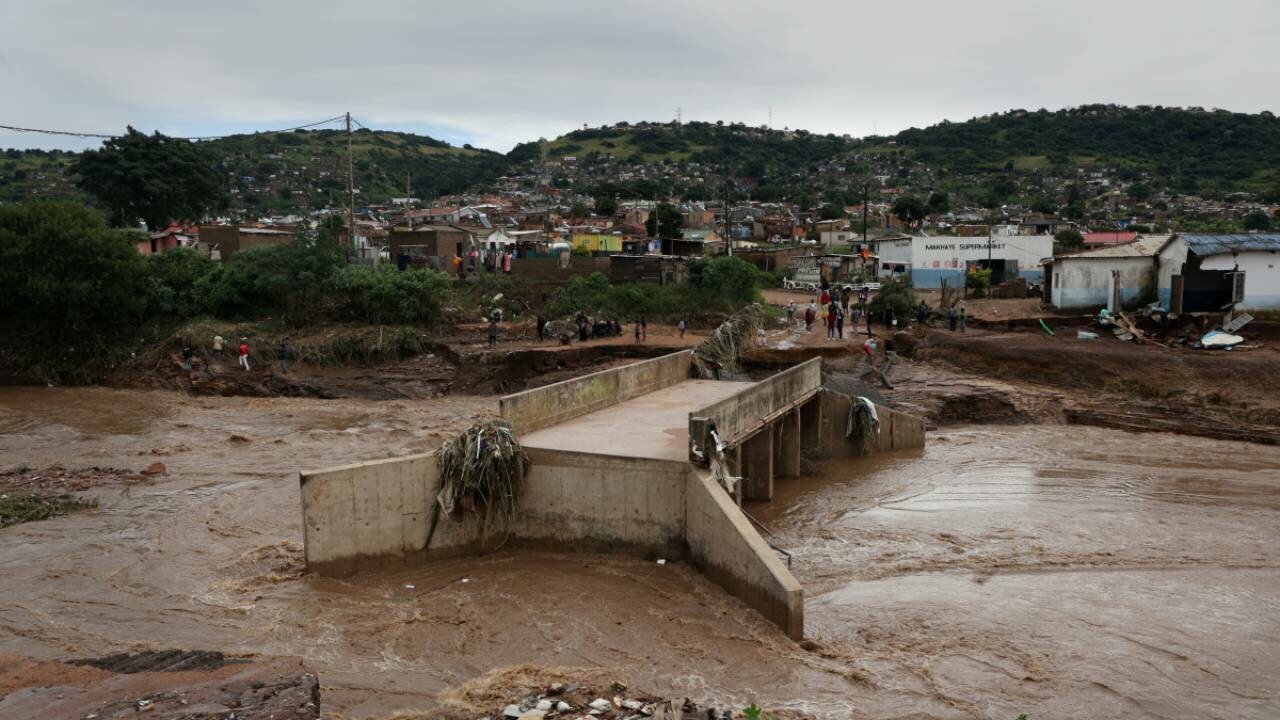 Güney Afrika&#039;yı sel vurdu: 8 ölü