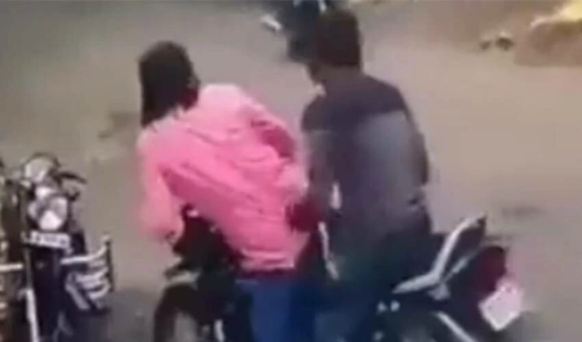 Duran motosikletten düştü ve öldü! Güvenlik kamerası tüm gerçeği ortaya çıkardı