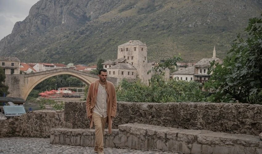 Teşkilat dizisi oyuncusu Murat Yıldırım Mostar şehrine gitti, fotoğrafları büyük ilgi gördü