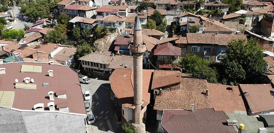 Türkiye'de eşi benzeri olmayan cami! Tam 5 asırdır ayakta... Öyle bir yere yapılmış ki gören şaşırıyor
