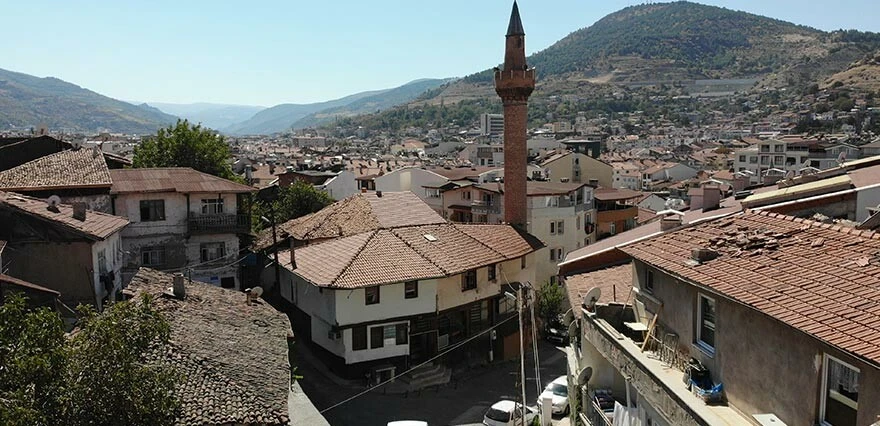 Türkiye'de eşi benzeri olmayan cami! Tam 5 asırdır ayakta... Öyle bir yere yapılmış ki gören şaşırıyor