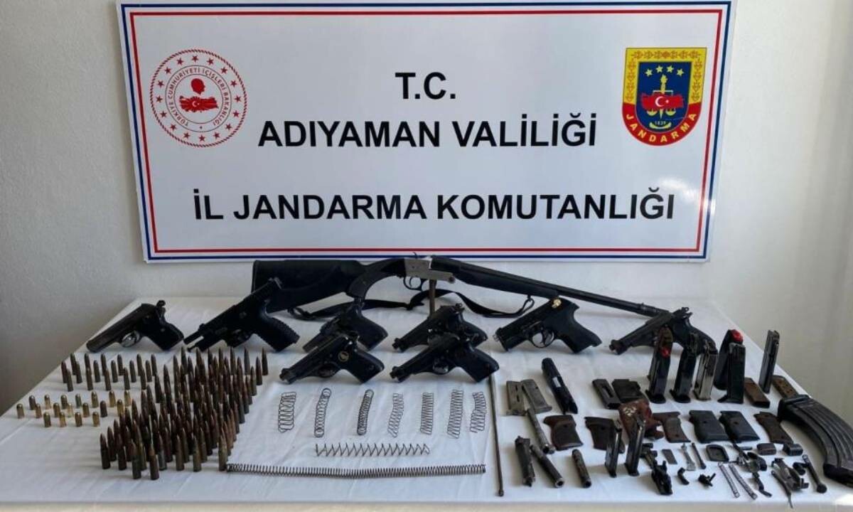 Evi cephaneye çevirmişler! Adıyaman&#039;da bireysel silahlanma operasyonu: 4 gözaltı