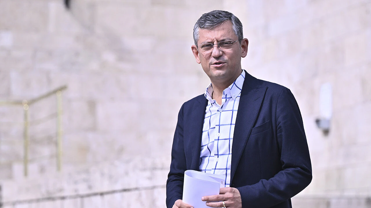 Kurultay gölgesindeki CHP'de hareketlilik yaşanıyor! Özel'den 'sağa kaydık düzelteceğiz' vaadi