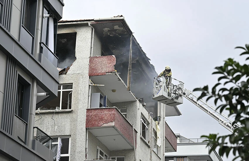 Son dakika! Şirinevler'de 5 katlı binada patlama: Ölü ve yaralılar var