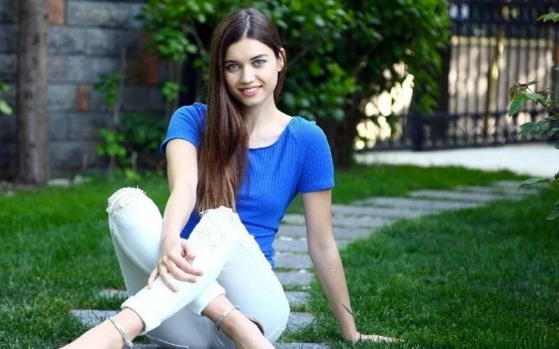 Rakiplerini geride bırakan oyuncu, dünyanın en iyi gülümseyen kadını seçildi!