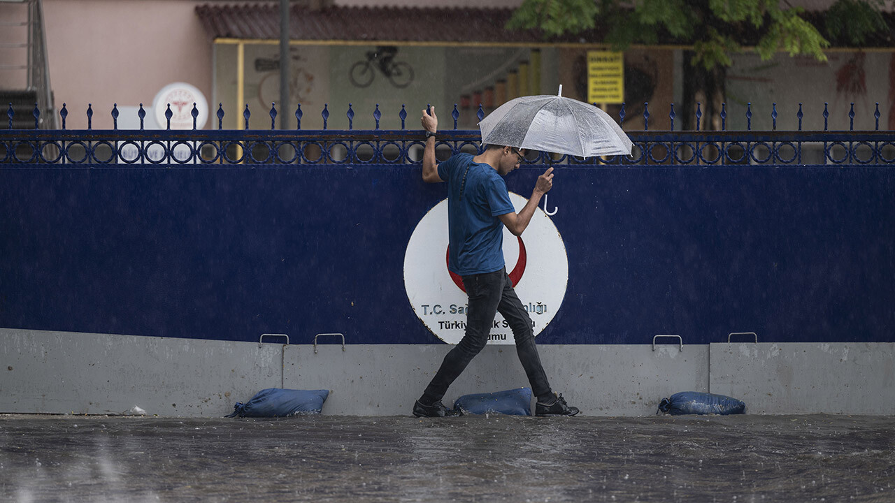 Sonbahar tam anlamıyla geldi! Sıcaklıklar düşüyor, Meteoroloji 30 ili uyardı: Sel, yıldırım, rüzgar...